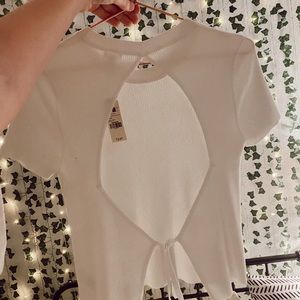 cute open back white top!🤍